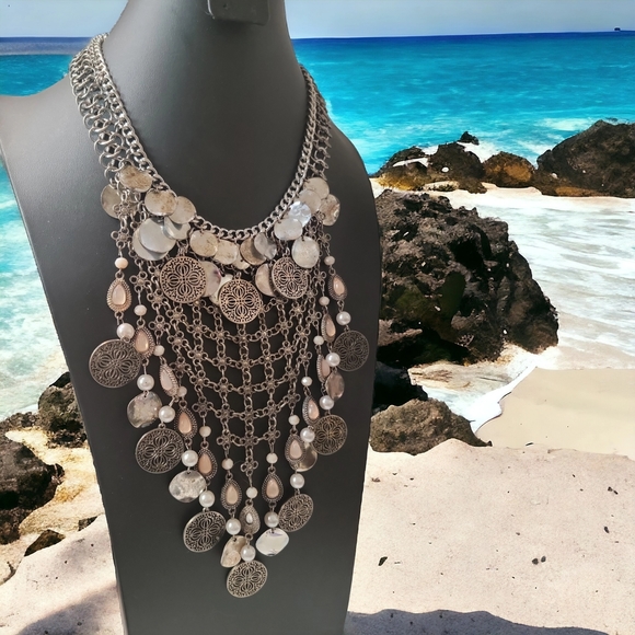 Coins statesmen/ Bib silver tone necklace - Picture 2 of 9